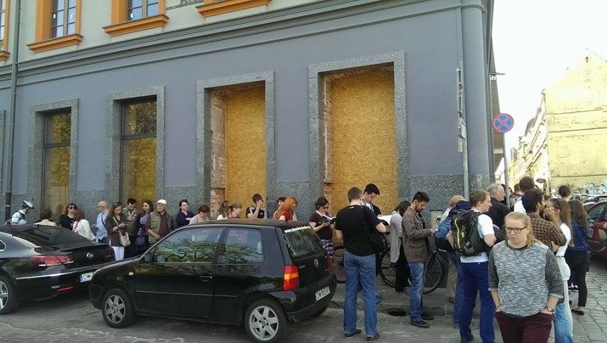 150 osób w kolejce po bilety za 250 groszy na "Koniec świata w Breslau" (ZDJĘCIA)