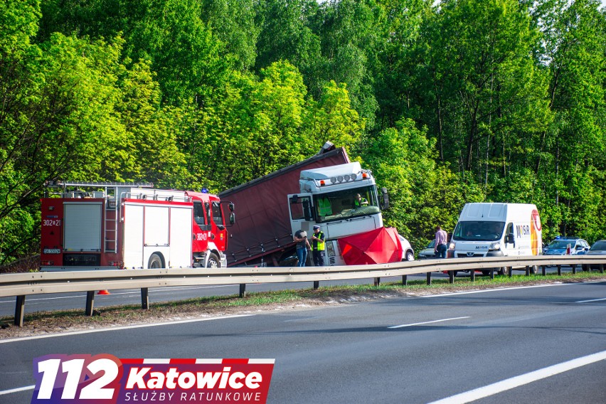 Tragiczny wypadek na DK86 w Katowicach. Kierowca TIR-a zginął na miejscu pod kołami ciężarówki ZDJĘCIA