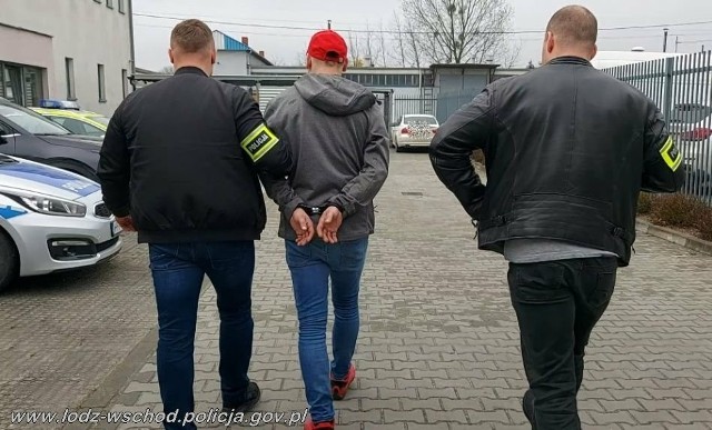 Podczas akcji pod Łodzią policjanci zatrzymali dwóch przestępców narkotykowych. Znaleźli przy prawie pół kilograma środków odurzających. Zostali aresztowani. Grozi im do 10 lat więzienia.