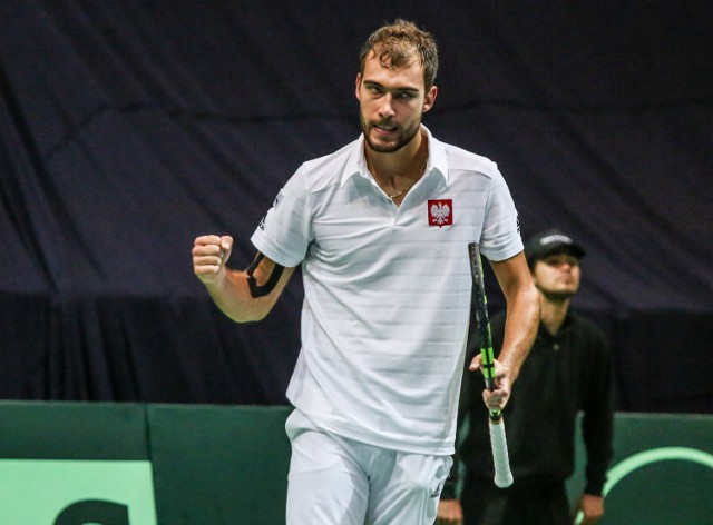 Australia Open. We wtorkowy poranek Polak Jerzy Janowicz zagra z Amerykaninem Johnem Isnerem. Zadanie ma bardzo trudne, tym bardziej  że z powodu kontuzji nie przepracował okresu przygotowawczego.