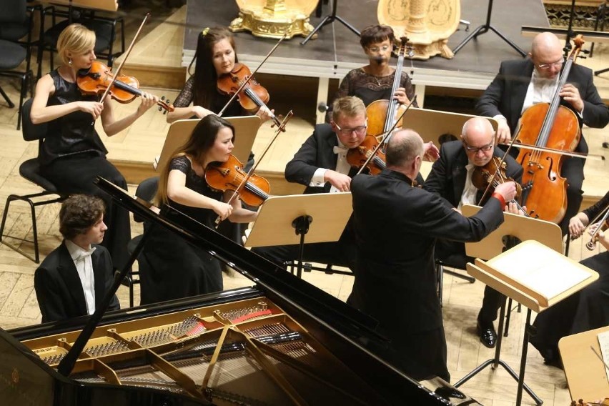 Rafał Blechacz, Paul Mc Creesh i Orkiestra Filharmonii...