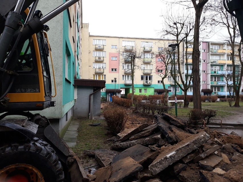 Nowy chodnik będzie między innymi obok bloku A9 na osiedlu...