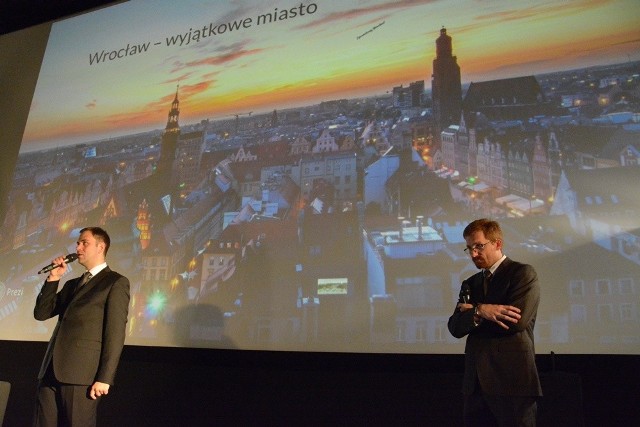 Marek Mutor i Wojciech Kowalski podczas prezentacji projektu Centrum Historii Zajezdnia