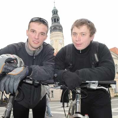 Maciej Porębski i Robert Górski już wkrótce będą mogli nie tylko stanąć z rowerami na deptaku, ale również leganie po starym rynku się przejechać