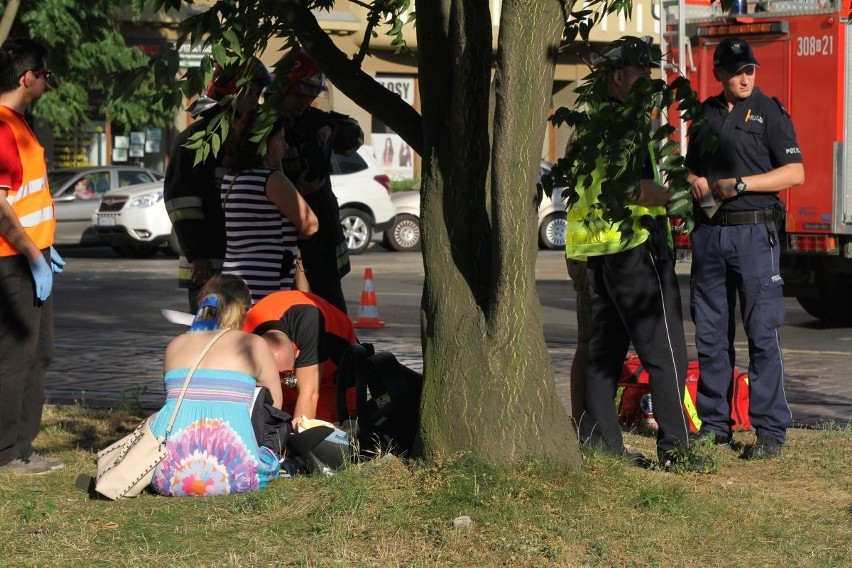 Wrocław: Wypadek w Śródmieściu, 4 osoby ranne. W tym dziecko i kobieta w ciąży (ZDJĘCIA)