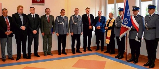 Uroczyste obchody Święta Policji 2016 odbyły się w miniony poniedziałek, w sali konferencyjnej kazimierskiej Komendy Powiatowej.