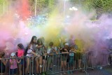 Holi Święto Kolorów w słoneczną sobotę w Stalowej Woli. To było kolorowe szaleństwo. Zobaczcie film i zdjęcia