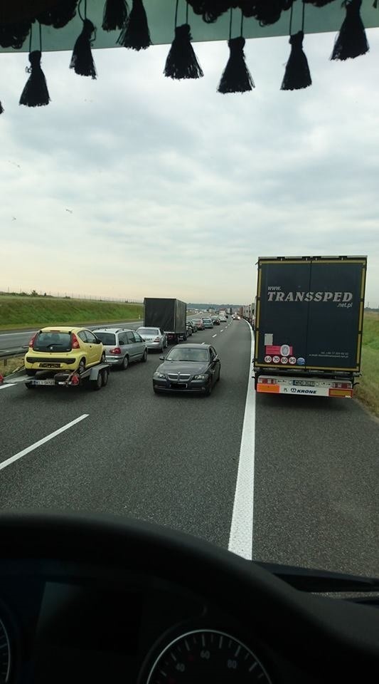 Wypadek na A4 w Gliwicach: Jedna osoba nie żyje. Zderzyły się dwa auta