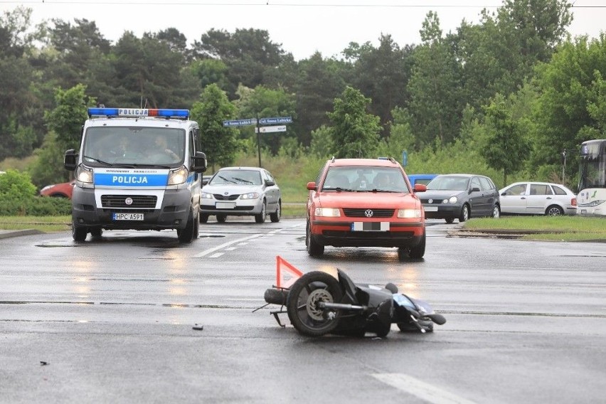 34-letni motorowerzysta trafił w czwartek do szpitala po...