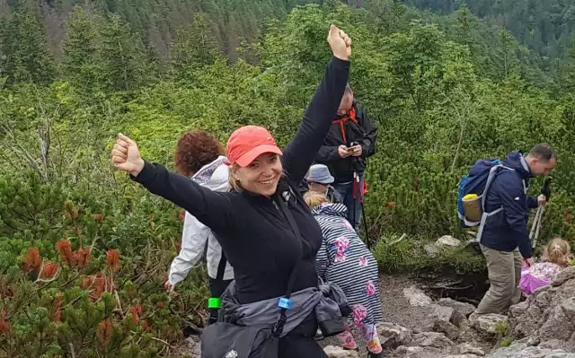 Monika Wosik lubi wędrować po górach. Na zdjęciu podczas wycieczki nauczycielskiej w Tatrach. 