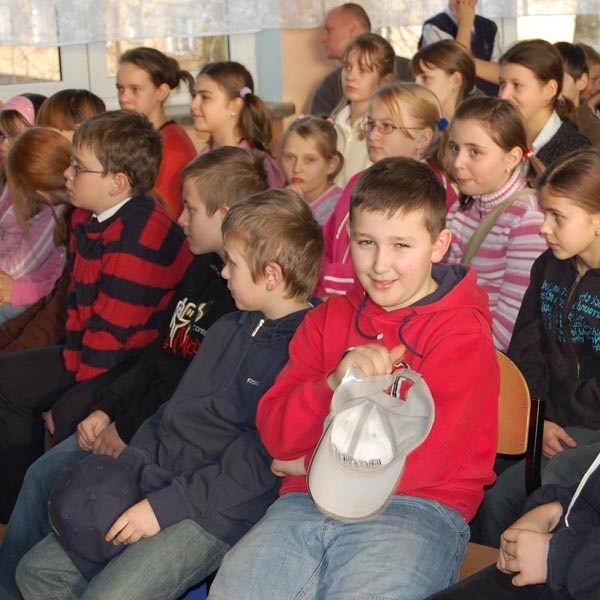 W Tarnobrzegu działa na razie dziewięć szkół podstawowych, w tym jedna społeczna oraz trzy gimnazja publiczne i dwa społeczne.