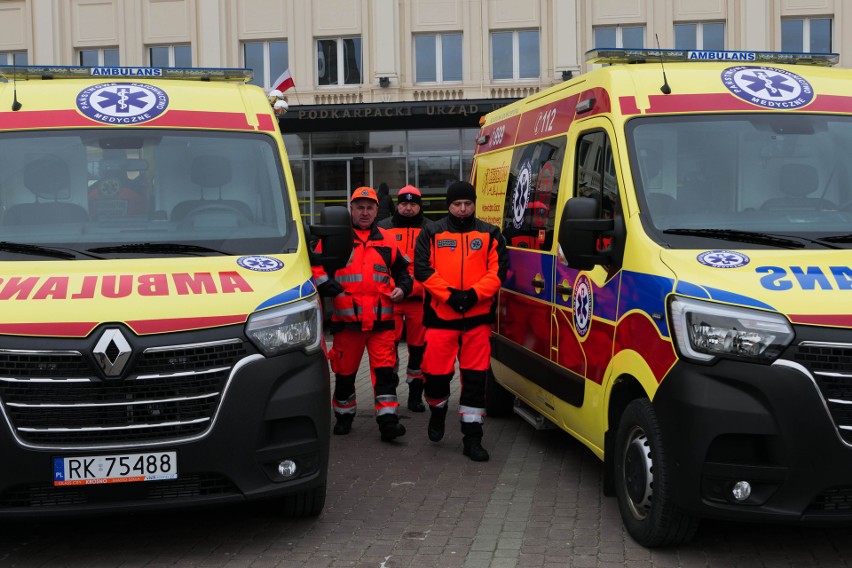 Nowe karetki będą służyć pacjentom na Podkarpaciu.