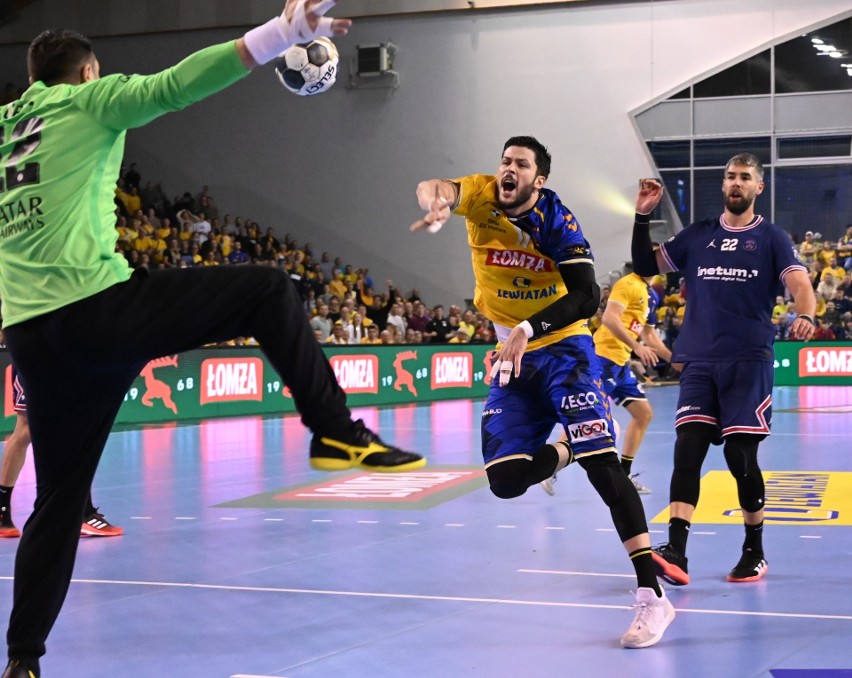 Liga Mistrzów piłkarzy ręcznych. To był kosmiczny mecz! Łomża Vive Kielce trzeci raz z rzędu w Hali Legionów pokonuje PSG Handball! ZDJĘCIA