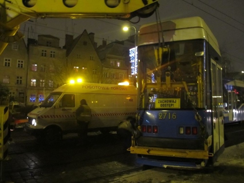 Wrocław: Wykolejenie tramwaju w centrum. Były utrudnienia [ZDJĘCIA]