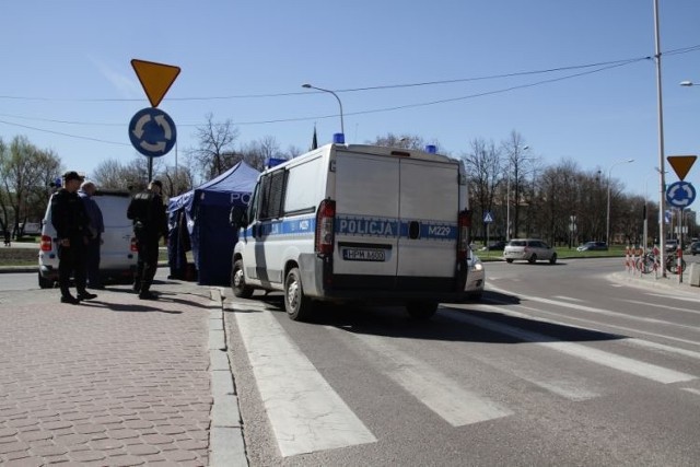 Ciało potrąconej maturzystki policja osłoniła namiotem