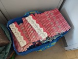 12,5 tysiąca papierosów oraz prawie 32 kg krajanki tytoniowej bez polskich znaków akcyzy znaleziono u mieszkańca Nowej Huty