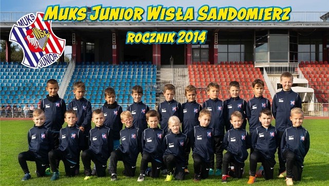 Mamy dla Was sesje zdjęciową młodych piłkarzy Wisły Junior Sandomierz z rocznika 2014. Poznajcie młodych futbolistów sandomierskiego klubu i ich sponsorów. Zdjęcia zawodników na kolejnych slajdach>>>