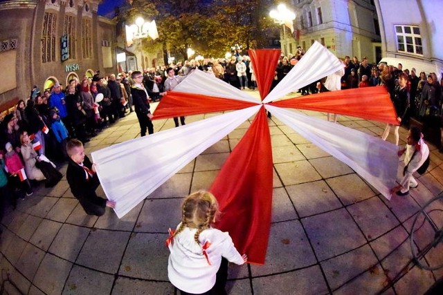 Kolorowe korowosy i rodzinne pikniki - tak świętujemy niepodległość.