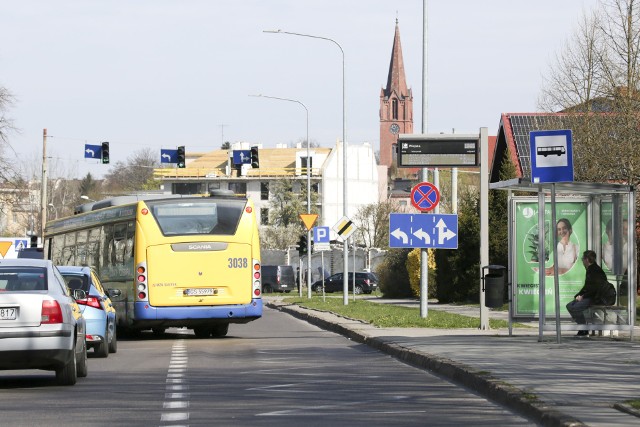 Remont ulicy Wiejskiej jeszcze w tym roku. Plany zakładają nową sygnalizację świetlną i budowę śluzy dla autobusów.