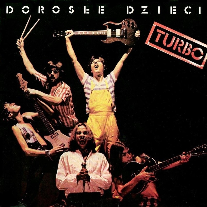 Okładka "Dorosłych dzieci": muzycy Turbo i opozycyjny gest...