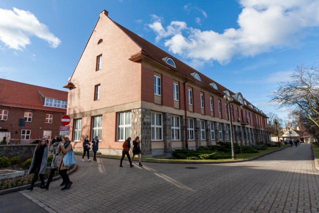 Budynek przy Chodkiewicza okazał się za mały na bibliotekę UKW, dlatego podjęto decyzję o budowie nowej siedziby