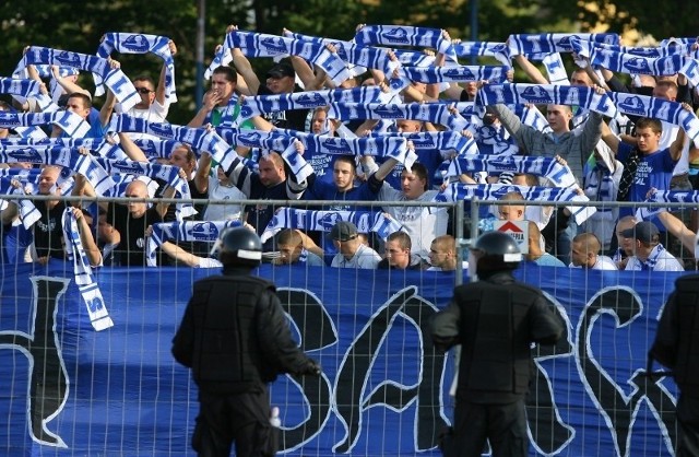 Policja nie zgadza się, by w derbach uczestniczyła duża zorganizowana grupa fanów Stali.