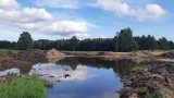W gminie Suchedniów powstaje nowy zbiornik wodny. Buduje go miejscowy przedsiębiorca. Zobacz zdjęcia