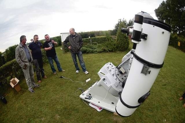 Obserwacje nieba w Niedźwiadach to tylko jedna z wielu atrakcji, proponowanych w tym roku miłośnikom astronomii 