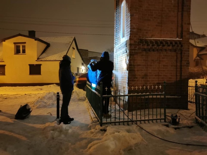 Ktoś pomazał pomnik i kapliczki we Władysławowie. Wyczyścili...