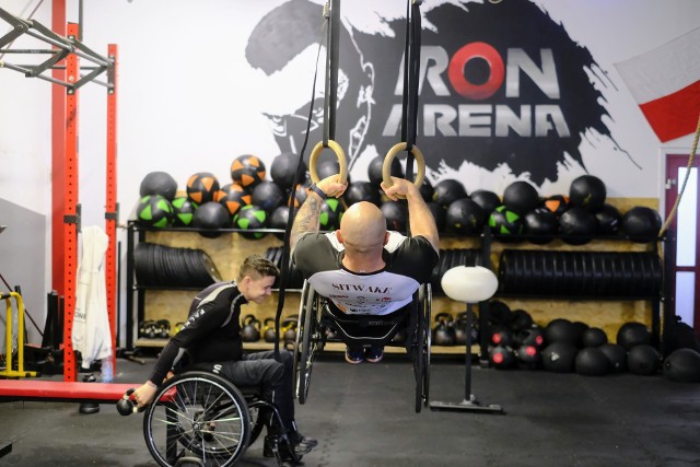 Wszystko zaczęło się od integracji osób z niepełnosprawnościami. Teraz  w Jednej Chwili pokazują, że sport może przywrócić poczucie własnej wartości i sprawczość, tym, którzy stracili nogi na wojnie w Ukrainie.