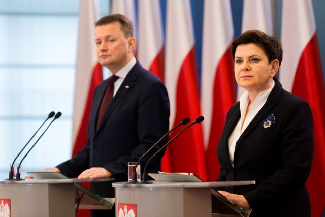 Premier Beata Szydło i Mariusz Błaszczak, minister spraw wewnętrznych.