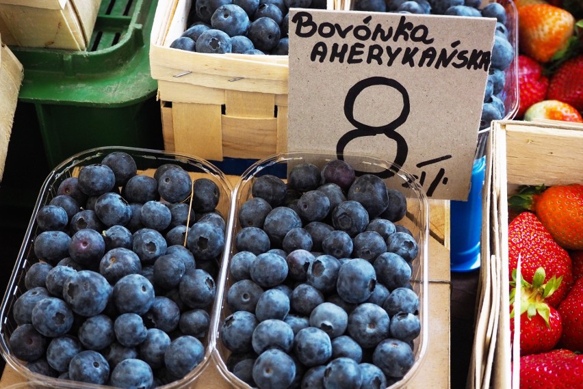 Ceny warzyw i owoców na placu w Bieńczycach