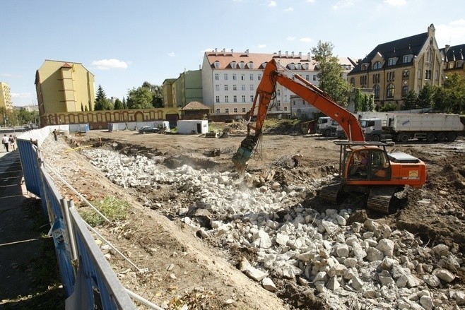 Budowa hotelu ruszyła w 2012 r. Prace zostały jednak...