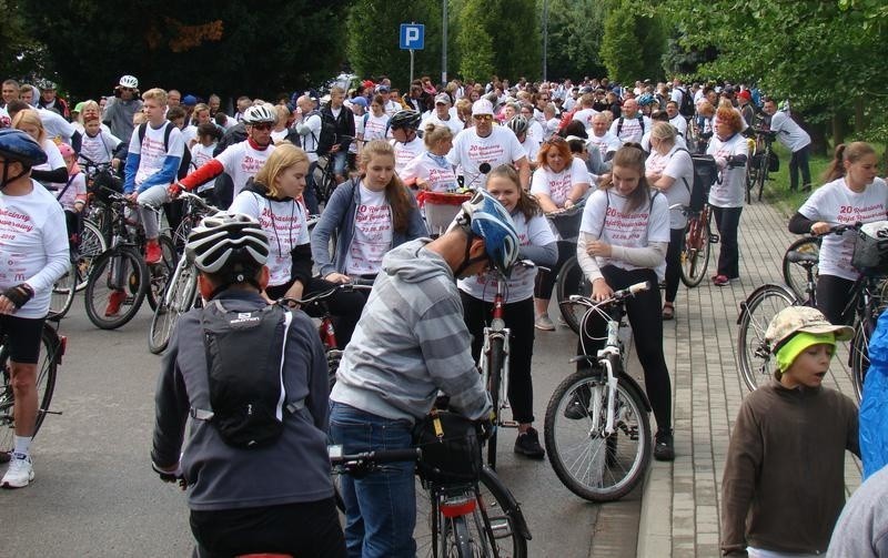 Oświęcim. Rodzinny Rajd Rowerowy po raz 20. Na starcie stanęło ponad 1000 rowerzystów [ZDJĘCIA]