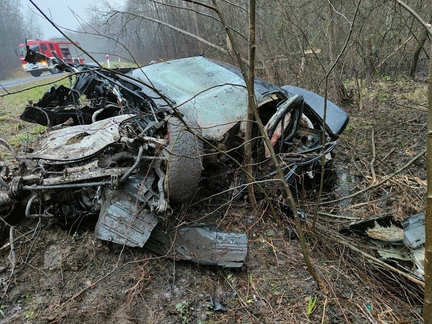 Wypadek na DK91 w Bobrach. Nie żyje jedna osoba, druga w szpitalu