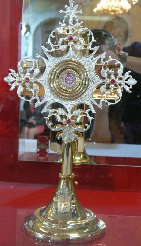 Relikwiarz z krwią błogosławionego Jana Pawła II został...