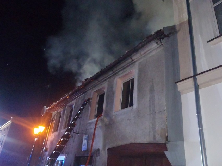 Pożar kamienicy w centrum Połczyna [zdjęcia]