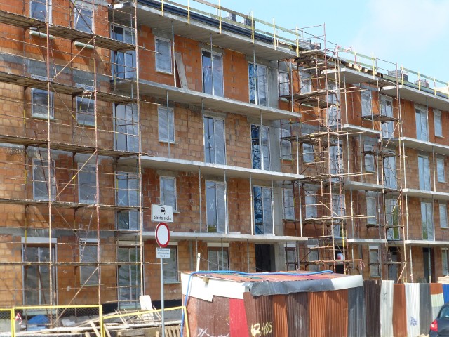 Nowe mieszkania w budowieJest ryzyko, że po wejściu w życie zmian w ramach programu MdM, nastąpi wzrost cen mieszkań.