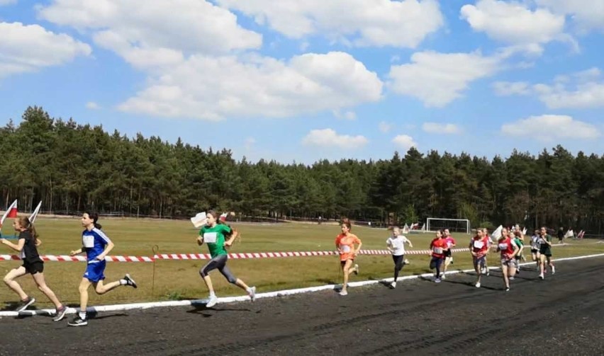 Uczennice ze Szkoły Podstawowej im. Króla Zygmunta Augusta...