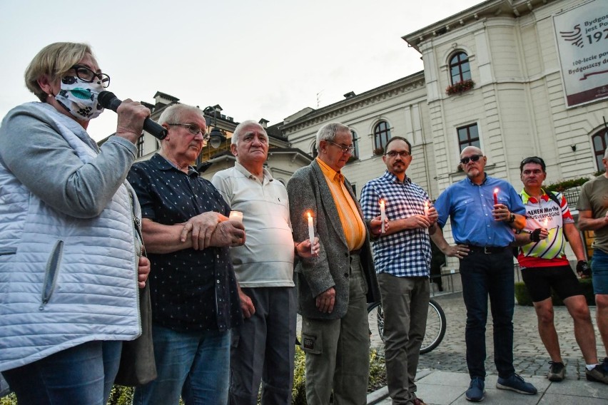 Protest odbył się przed bydgoskim ratuszem.