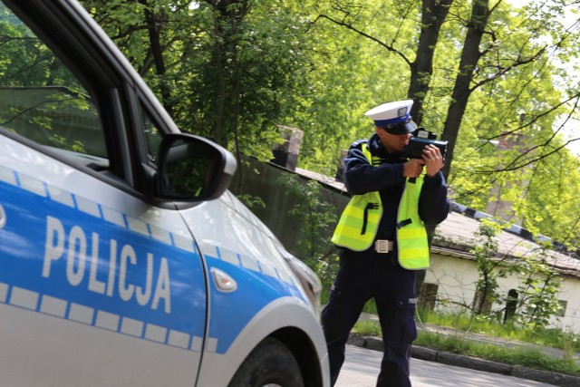 Na każdej ważniejszej drodze prowadzącej nad morze - w każdym poszczególnym powiecie - porządku na drogach mają pilnować od jednej do pięciu policyjnych załóg