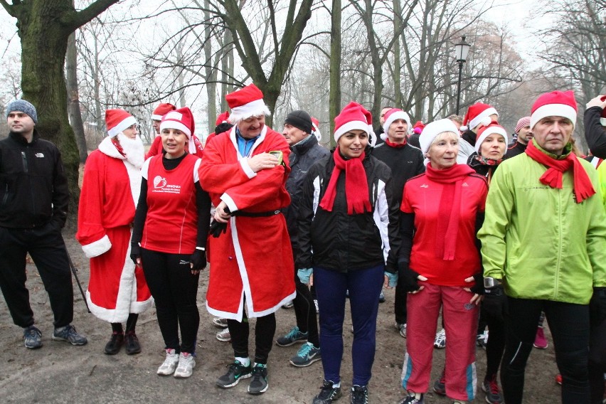 Mikołajkowy Parkrun w parku Poniatowskiego [ZDJĘCIA, FILM, WYNIKI]