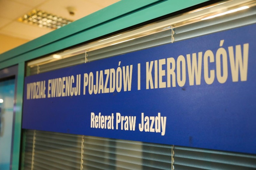 Kraków. Wielkie kolejki do rejestracji samochodów. To przez nowe przepisy