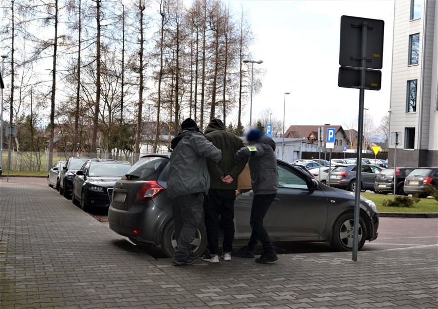 Fałszywy prokurator zatrzymany w Bielsku-Białej. 24-latek został tymczasowo aresztowany. Wcześniej wpadł jego wspólnik