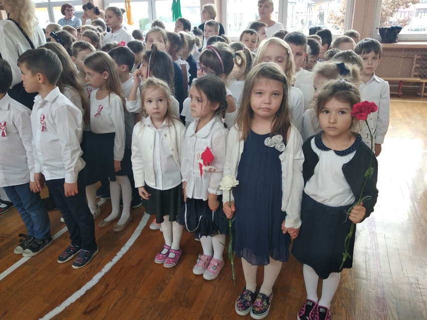 "Szkoła do Hymnu" w szkole podstawowej numer 1 w Kazimierzy. Tak śpiewali uczniowie [WIDEO] 