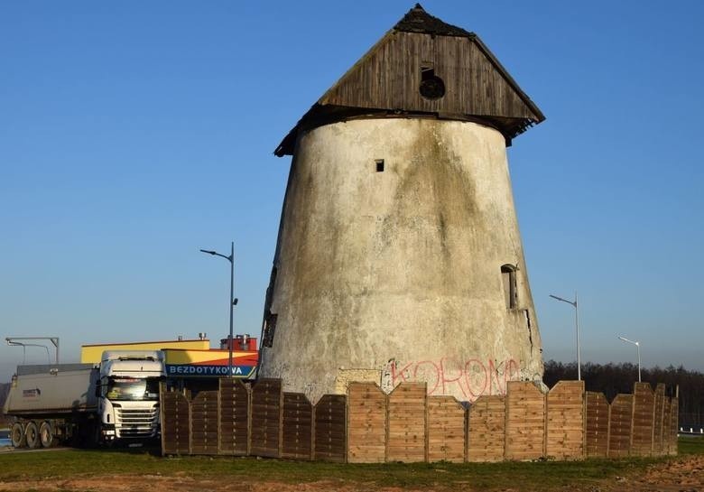 Słynny zabytkowy wiatrak w Krasocinie przejdzie renowację. Gmina dostała 500 tysięcy złotych z ministerstwa