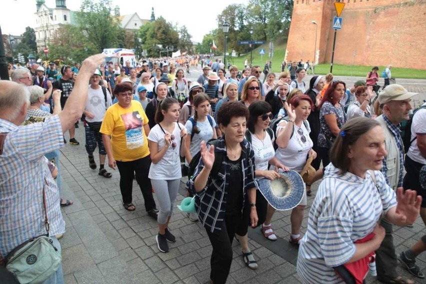 Kraków. Pielgrzymi tłumnie ruszyli na Janą Górę [ZDJĘCIA]