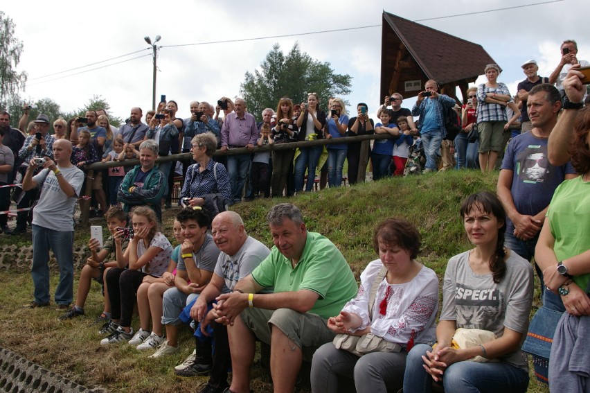 Zdynia. Zapłonęła Watra. Rozpoczął się 36. Festiwal Kultury Łemkowskiej