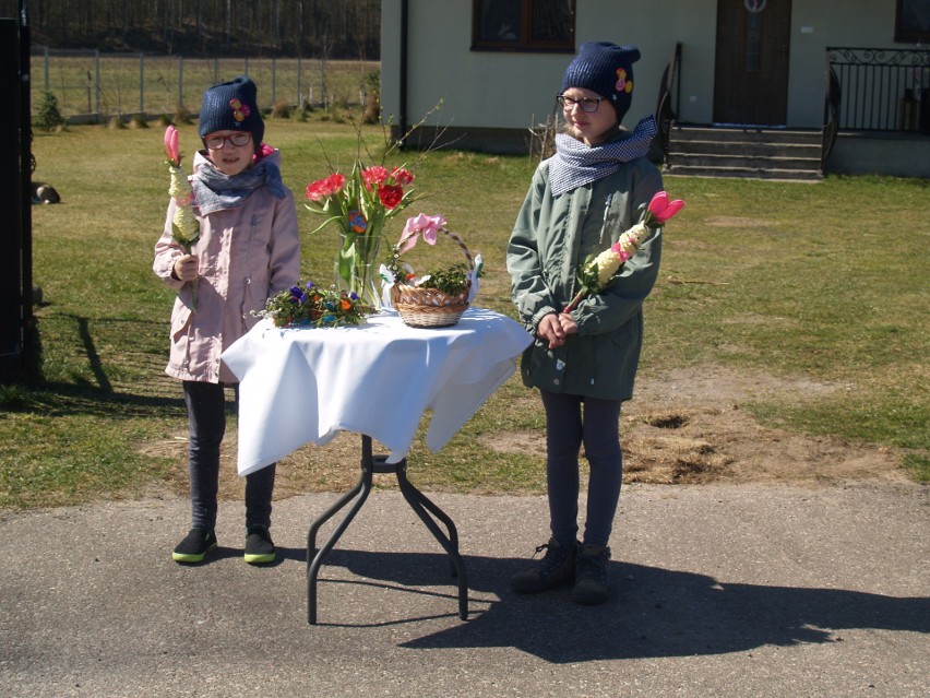 Święcenie pokarmów w parafii Dąbrówka, 11.04.2020