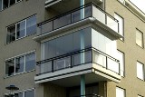 Zabudowa balkonu - czy warto i kiedy można ją zrobić, jakie są ceny